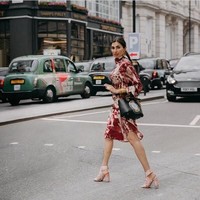 Mantan model berusia 45 tahun ini diketahui mengoleksi banyak barang branded mulai dari pakaian, sepatu hingga aksesori. (Foto: Instagram/@prernastylelife)