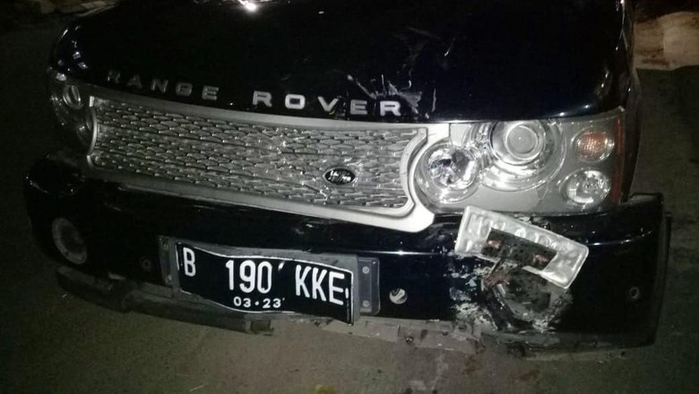 Range Rover vs Motor di Jl Ciranjang Kebayoran Baru, 1 Orang Tewas Range Rover vs Motor di Jl Ciranjang Kebayoran Baru, 1 Orang Tewas