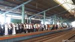Foto: Massa Reuni 212 Bubar, Begini Suasana di Stasiun dan Halte Juanda