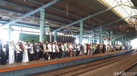 Suasana di peron Stasiun Juanda (Foto: Dok. detikcom)