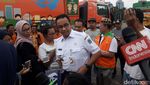 Potret Aksi Anies Baswedan Berbaju Dinas di Reuni 212