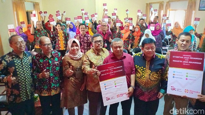 OJK Gandeng Guru di Kediri Mengenal Asuransi