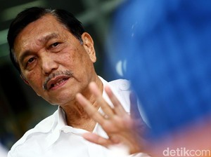 Luhut Sebut Orang Kaya Tak Dapat Vaksin Gratis Lagi Tahun Depan