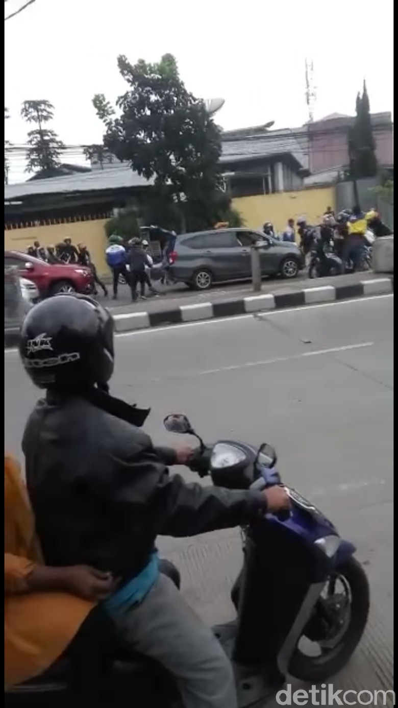 Bentrok Dua Kelompok Bermotor di Cimahi, Dua Orang Luka Bentrok Dua Kelompok Bermotor di Cimahi, Dua Orang Luka