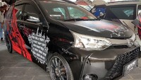 Saya sama anak memang sangat suka Spiderman, jadi coba dipasang di mobil, dan hasilnya bagus, tutur Zeldi. Foto: Luthfi Anshori