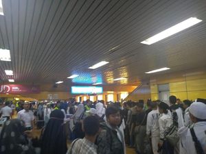 Imbas Reuni 212, Stasiun Gondangdia Dipadati Penumpang