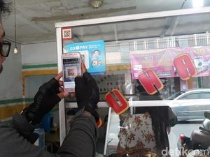 Ketika Warteg dan Bakso Pangkalan Makin Modern, Bayarnya Pakai QR