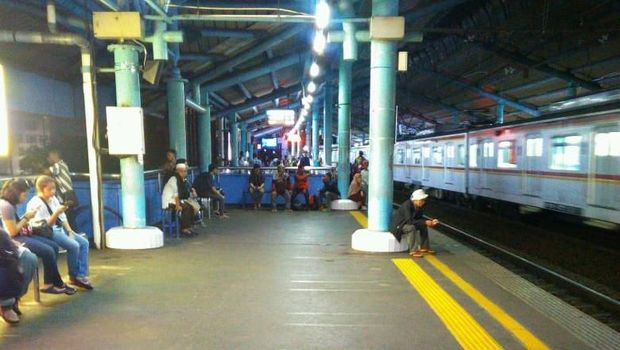 Situasi dan kondisi Stasiun Juanda pulih usai dipadati peserta Reuni 212.
