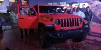 Jeep Wrangler Rubicon empat pintu. 