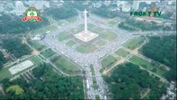 Mayoritas peserta reuni 212 menggunakan pakaian berwarna putih. Hal tersebut membuat massa terlihat memutihkan kawasan Monas. (Foto: Penampakan peserta Reuni 212/Youtube FrontTV)