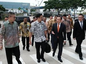 Thomas Lembong Sambangi Pabrik YoyiC di Cikarang
