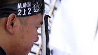Massa Reuni 212 yang di luar Monas juga ikut doa bersama.