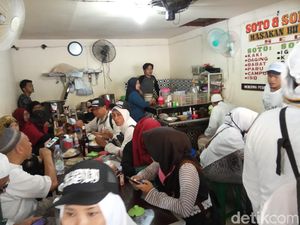 Ketika Warung Makan Dipenuhi Peserta Reuni 212