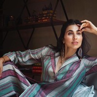 “Sangat penting bahwa apa yang terjadi adalah bahwa pada usia saya, ini adalah bagaimana saya melihat (keriput) dan bahwa merasa nyaman dengan pakaian saya membantu saya merasa nyaman di kulit saya. Itu sebabnya selalu ada cerita di balik semua yang saya miliki,” kata Prerna seperti dikutip dari Vogue. (Foto: Instagram/@prernastylelife)