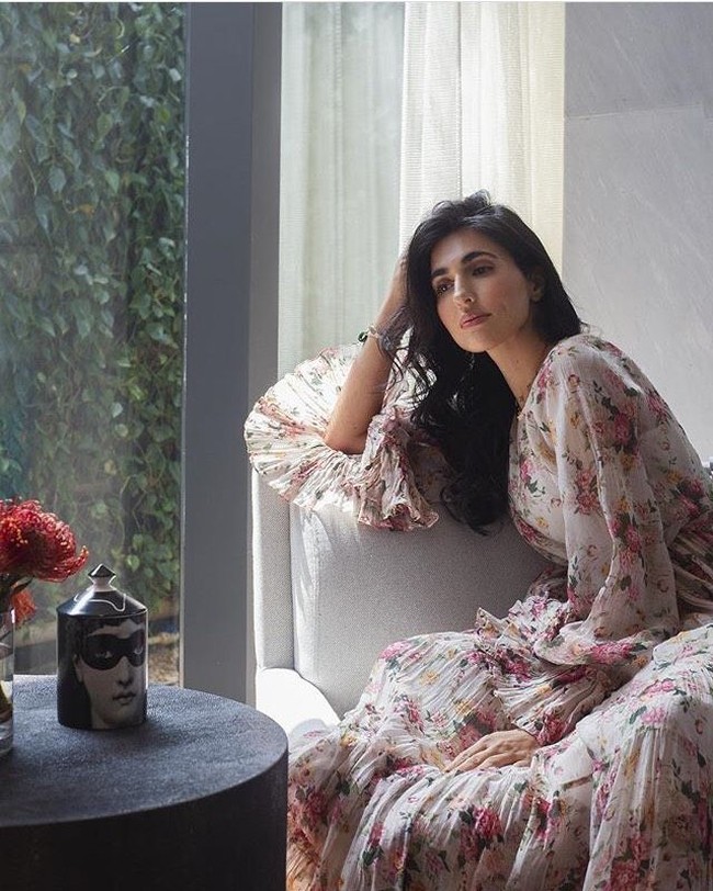 Lemari pakaian Prerna pun dibumbui dengan berbagai busana dari merek Mango, Gucci, Maison Margiela hingga Chanel. (Foto: Instagram/@prernastylelife)