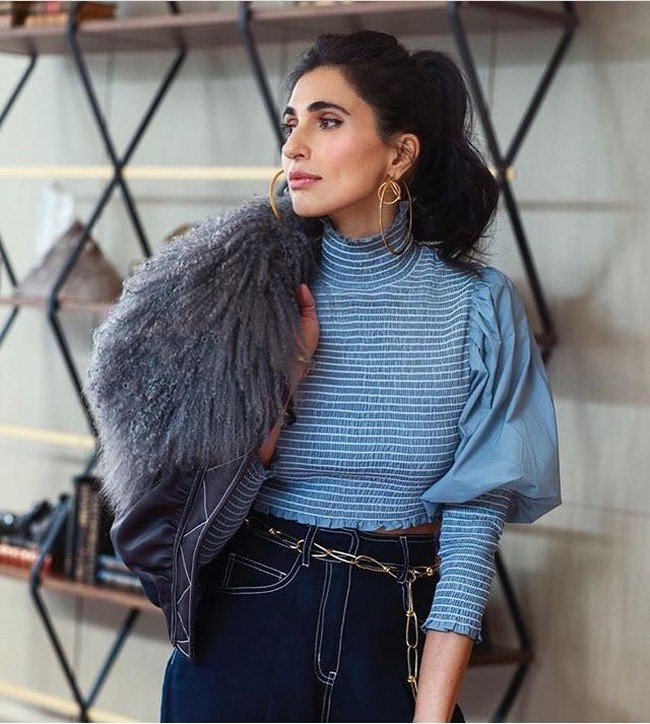 Blogger dan juga penguasaha ini pun mengungkapkan bahwa ia memulai paginya dengan secangkir air hangat, kunyit, kayu manis, dan lemon. (Foto: Instagram/@prernastylelife)