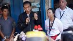Gaya Jokowi Kasih Sambungan Listrik Gratis di Jawa Barat Gaya Jokowi Kasih Sambungan Listrik Gratis di Jawa Barat