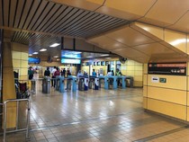 Video: Menelusuri Stasiun KRL Warna-warni di Jakarta