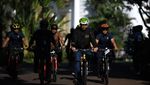 Foto: Prabowo Hadiri Reuni 212 di Monas, Jokowi Pilih Bersepeda Santai