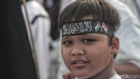 Anak-anak juga hadir dalam reuni yang dipusatkan di Monas tersebut.