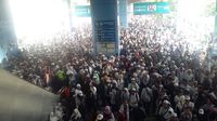 Kepadatan di Stasiun Juanda