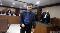 Hakim juga menjatuhkan pidana tambahan terhadap Eko. Eko divonis membayar uang pengganti Rp 1,050 miliar dengan ketentuan dalam waktu 1 bulan setelah putusan, apabila tidak membayar uang pengganti, harta benda Eko akan disita KPK untuk dilelang. Jika Eko tidak mempunyai harta yang mencukupi maka diganti 4 bulan penjara.
