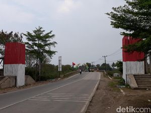 Foto: Gerbang Wisata Anyer vs Cilegon, Beda Banget!