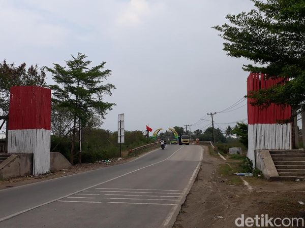 Foto: Gerbang Wisata Anyer vs Cilegon, Beda Banget!