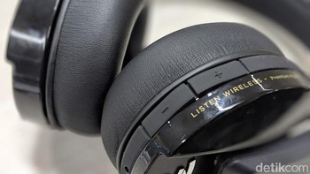 Punya microfon ganda yang dapat mengambil suara jernih. Foto: Adi Fida Rahman/detikINET