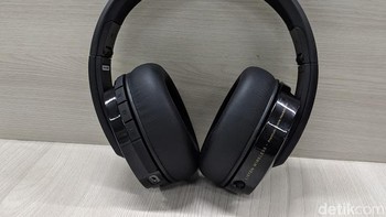 Headphone ini menawarkan audio berkualitas CD. Foto: Adi Fida Rahman/detikINET