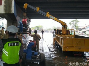 Pompa Tambahan Didatangkan untuk Banjir Pantura Demak-Semarang