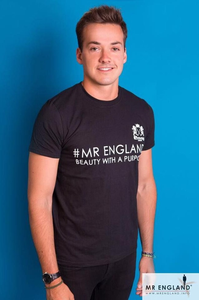 Jack Heslewood telah menjadi model sejak lama. Kedua saudara perempuannya juga terlibat di industri modeling. Sang kakak, Kirsty Heslewood bahkan memenangkan Miss England di tahun 2013. (Foto: Istimewa)