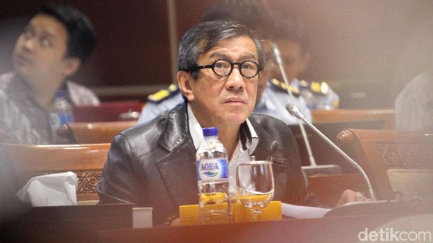 Menkum HAM Yasonna Laoly saat raker bersama DPR guna membahas RUU tentang Pengesahan Perjanjian antara RI dan Uni Emirat Arab mengenai ekstradisi.
