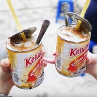 Lagi Hits! Kopi Peng Disajikan di Kaleng Susu Kental Manis