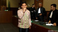 Ahmadi terbukti melanggar Pasal 5 ayat 1 huruf a Undang-Undang Nomor 31 Tahun 1999 sebagaimana diubah dengan Undang-Undang Nomor 20 Tahun 2001 tentang Pemberantasan Tindak Pidana Korupsi juncto Pasal 64 ayat (1) KUHP.