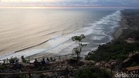 Pemandangannya menghadap ke kawasan pantai selatan yang menawan (Pradito Rida Pertana/detikTravel)