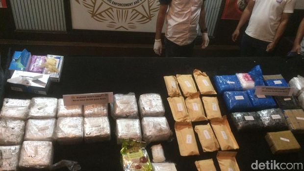 Barang bukti sabu yang diamankan polisi