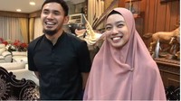 Lama tak kelihatan, Lindswell membuat kejutan dengan kini mengenakan hijab. Hal itu diumumkan Menteri Pemuda dan Olahraga Imam Nahrawi, saat menerima kunjungan Lindswell di kediamannya. (Foto: Instagram Imam Nahrawi)