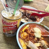 Lagi Hits! Kopi Peng Disajikan di Kaleng Susu Kental Manis