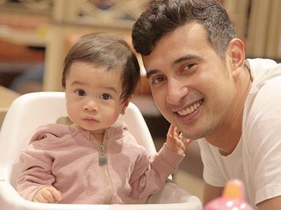 Potret Kedekatan Ali Syakieb dan Keponakan, Sweet Banget