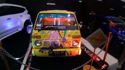 Hijet 1000 Rasa Kekinian, Ada Sunroof, Mini Bar, dan Bisa Main PS