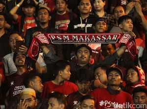 PSM Unggul 5-0, Suporter Rusuh dan Pemain Masuki Tribune Penonton