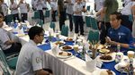 Jokowi di Pabrik Yamaha, Naik Xmax dan Makan di Kantin Karyawan