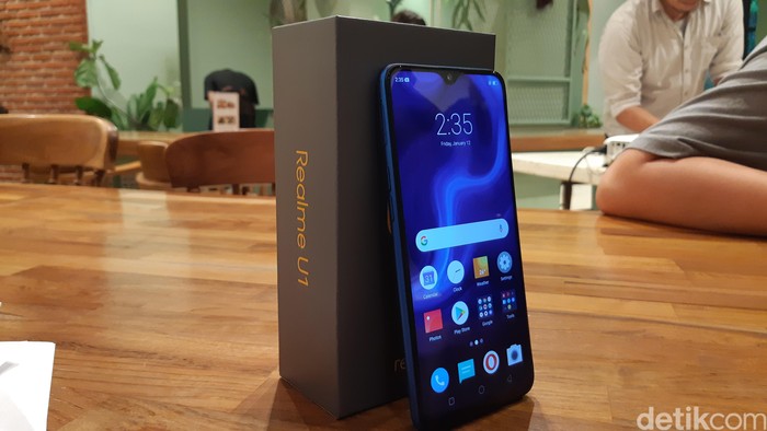 Realme U1. Foto: Virgina Maulita Putri/detikINET Realme U1. Foto: Virgina Maulita Putri/detikINET
