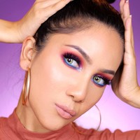 Rasanya hanya Suhay yang paling cocok dengan makeup mata beraneka warna.  Foto: Instagram (@suhaysalim)