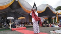 Prosesi ini dipusatkan di Taman Borosngora Alun-alun Panjalu Senin (3/12/2018). (Dadang Hermansyah/detikTravel)