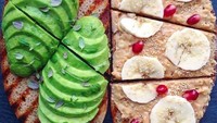 Suka yang renyah? Roti bisa dipanggang dulu. Biar sehat alpukat dan pisang bisa jadi isian sandwich selai kacang. Foto: Instagram @thrivemags