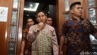 Atas usulan tersebut, disebut hakim Irwandi meminta orang kepercayaannya Teuku Saiful Bahri mengatur pemenang lelang program pembangunan itu. Selanjutnya, Ahmadi dan staf khusus Irwandi Hendri Yuzal bersepakat tentang adanya commitmen fee atas program pembangunan itu. Selain pidana penjara, hakim juga menjatuhkan hukuman tambahan. Ahmadi divonis pencabutan hak politik selama 2 tahun setelah menjalani pidana pokok.