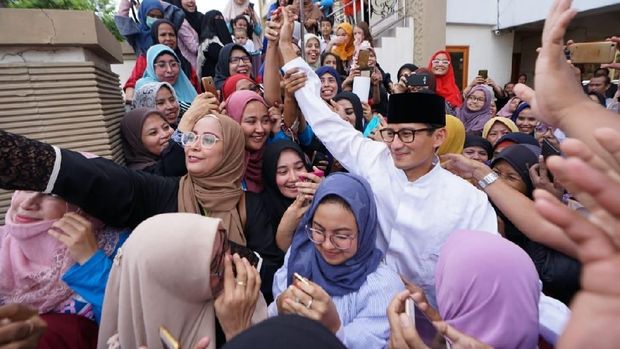 Ziarah ke Sunan Gresik, Sandi Kagum UMKM Bergeliat di Sekitar Makam