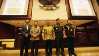 OSO mengatakan Indonesia harus memegang erat ketiga hal tersebut agar tak tercerabut dari akar bangsa dalam menghadapi globalisasi.